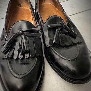 Vintage Cole Haan men’s black leather pinch tassel loafer